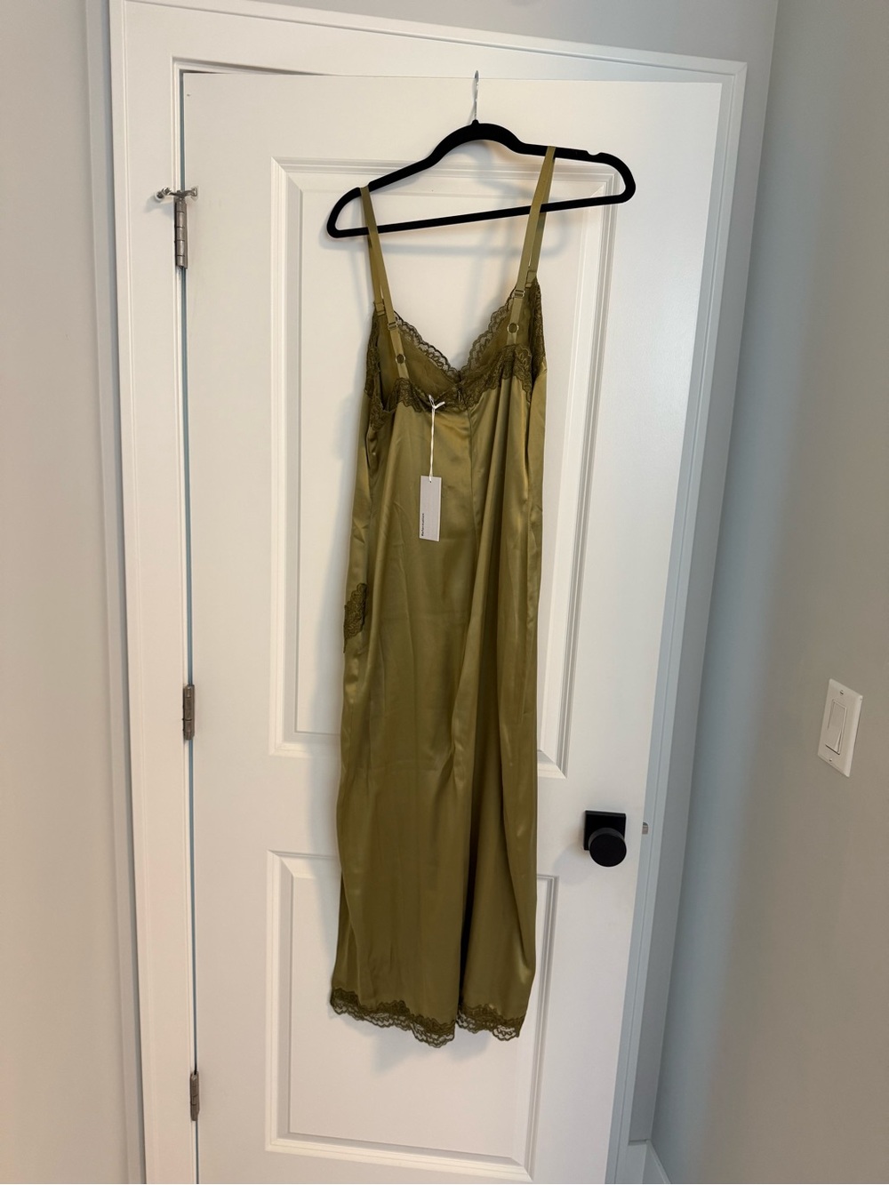 NWT Reformation Karissa Silk dress in olive oil - Picture 5 of 5